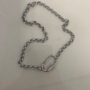 Collier mousqueton, collier à fermoir à vis, collier à breloques, collier en acier argenté, gros bijoux, collier minimaliste moderne image 5