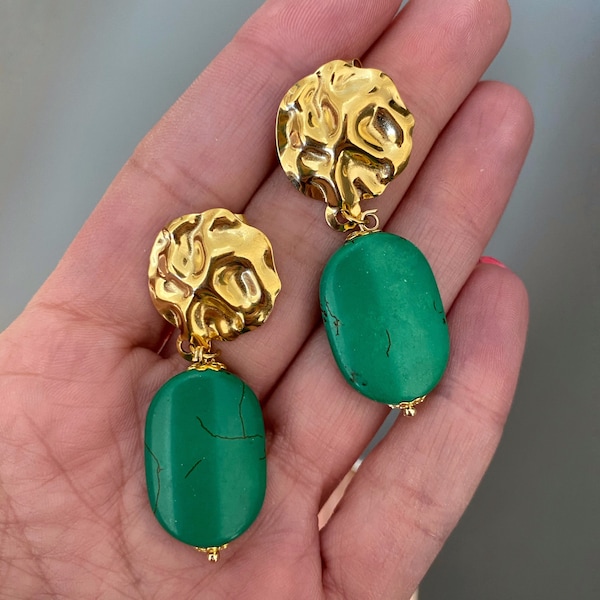 Green earrings, green oval stone earrings, vintage style jewelry, gold green earrings, aesthetic jewelry, chunky jewelry for woman