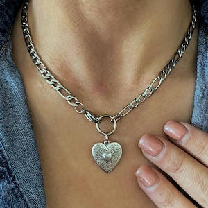 Silver tone heart necklace, heart pendant necklace, heart charm collar, figaro steel chain with heart, Valentine’s Day gift, gift for her