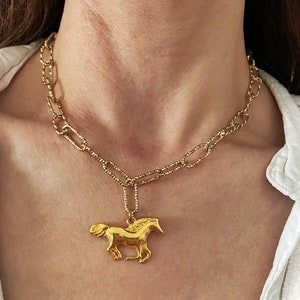 Horse necklace, gold horse necklace, y2k aesthetic jewelry, steel paper clip chain necklace, animal jewelry, 2000s nostalgia