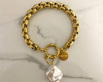 Spring clasp bracelet, gold tone chunky bracelet,  white charm bracelet, bracelet for woman, summer jewelry, large chain bracelet