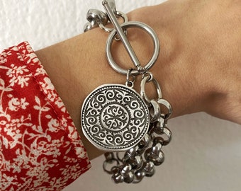 Silver coin bracelet, large coin charm bracelet, retro aesthetic bracelet, chunky chain bracelet with charm, bracelet medallion