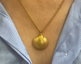 Gold tone clam necklace, steel seashell jewelry, summer beach jewelry, mermaid core, shell pendant necklace, sea ocean lover’s jewelry