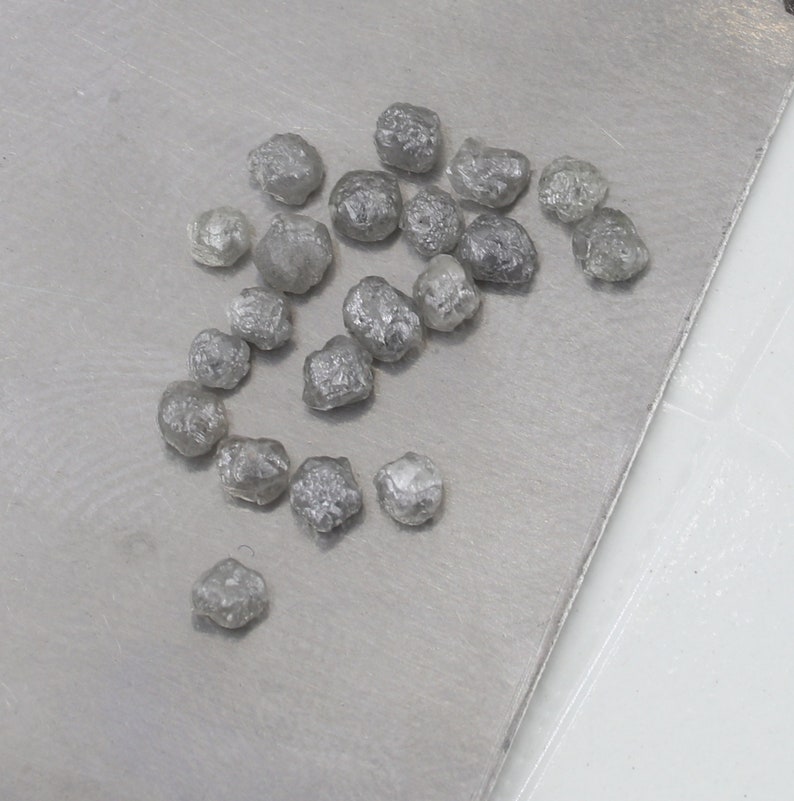 Conflict Free Uncut Diamond 10-50 Pcs 2.0-3.0mm Grey Rough Diamond Natural Round Grey Raw Diamond