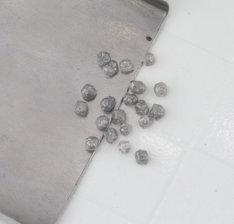 Conflict Free Uncut Diamond 10-50 Pcs 2.0-3.0mm Grey Rough Diamond Natural Round Grey Raw Diamond