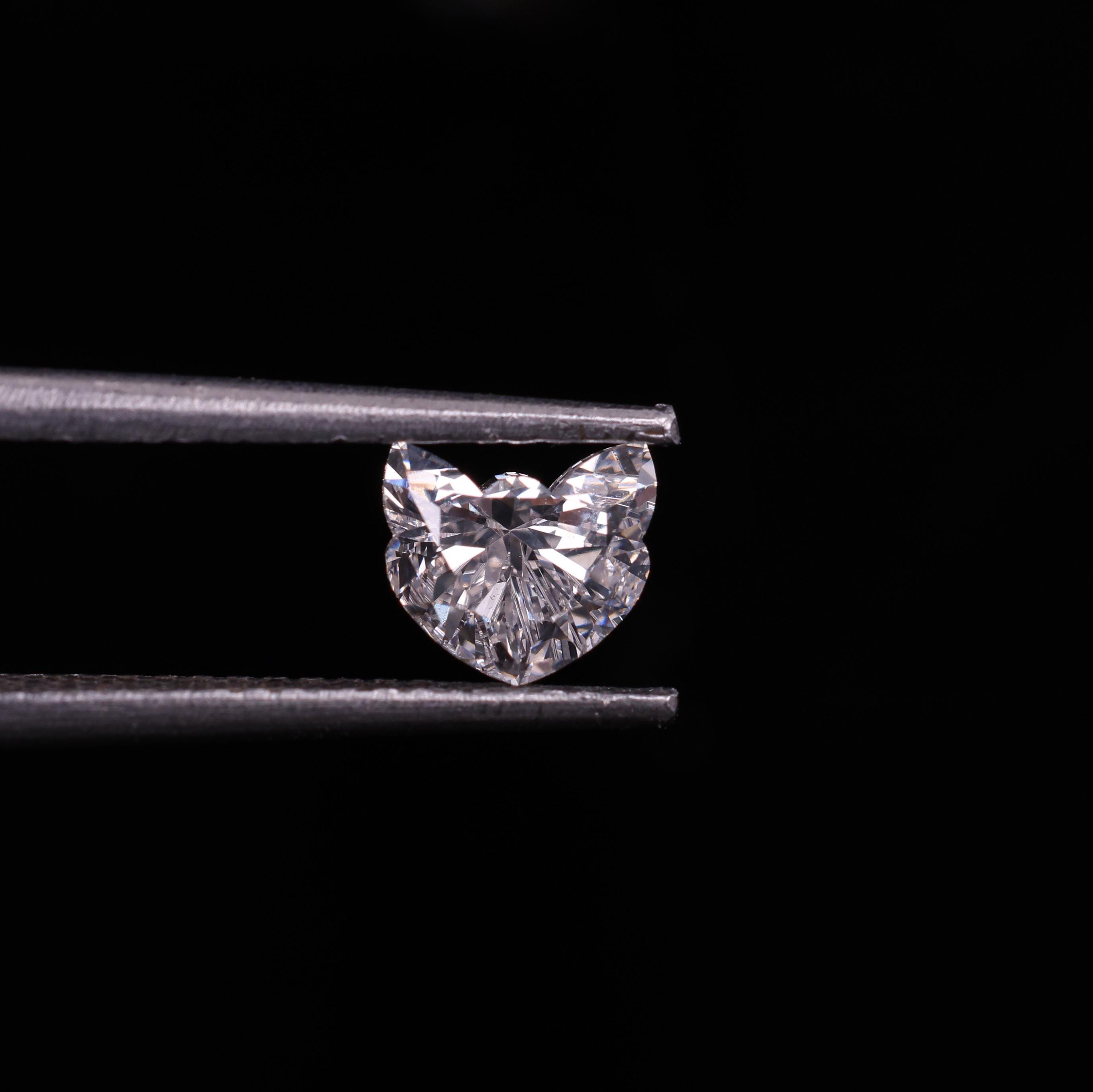 1.00-5.00 CT | VVS2/VS1 クラリティ E/F カラー | キャットシェイプ 