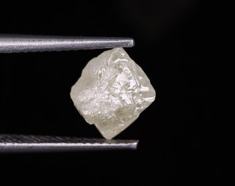 3.27 CT | 9.20X8.60X6.00 MM | Natural Green Crystal Diamond | Raw