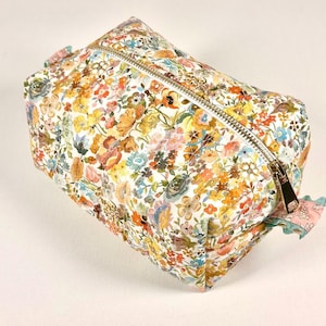 Liberty London Quilted Bag, Makeup, Travel, Cosmetic, Toiletry, Gift for Women Mom, Handmade, Tana Lawn Classic Meadow, Floral, Organizer