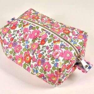 Liberty London Quilted Bag, Makeup, Travel, Cosmetic, Toiletry, Gift for Women Bridesmaid Mom, Handmade, Tana Lawn Betsy, Floral, Organizer