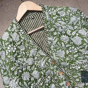 Handgemachte Wendejacke aus Baumwolle mit Patchworkdruck