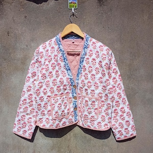 Handgefertigte Wendejacke aus Baumwolle: Blumenmuster-Damenbekleidung