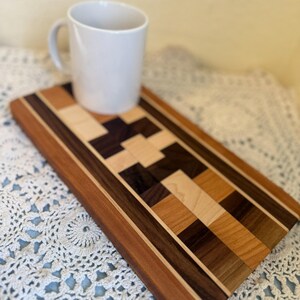 Cutting board, breadboard