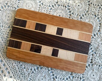 Cutting board/breadboard