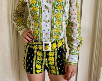 Mono corto vintage con estampado floral moderno de los años 60 y cinturón de Corner, talla única pequeña