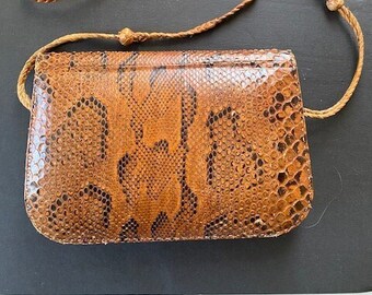 Bolso de mano vintage de piel de serpiente marrón de los años 70