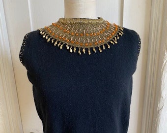 Vintage jaren 1960 Tien's Gold Beaded zwarte wollen Angora mouwloze trui