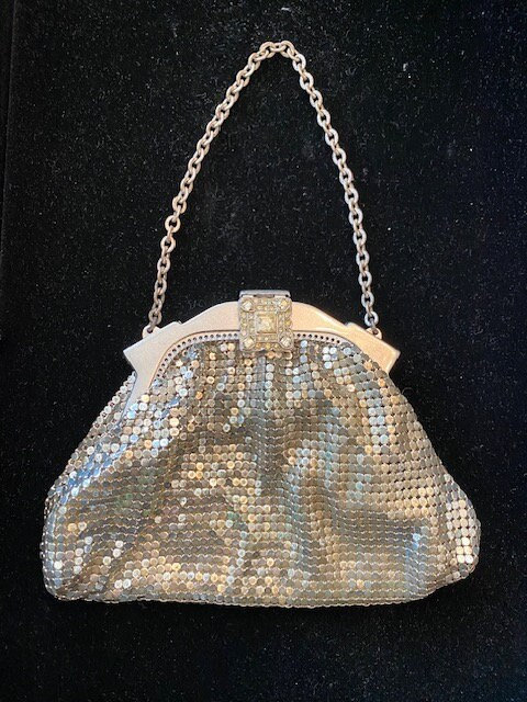 パーティーバッグ（Whiting & Davis） Vintage Whiting and Davis Co. Black Bead and Gold Metal Mesh