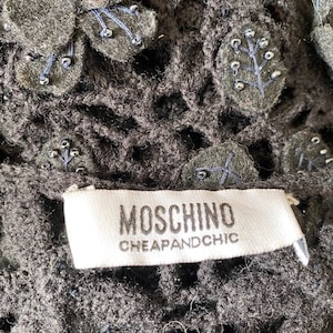 Cárdigan floral con cuentas de crochet negro barato y elegante Moschino vintage de los años 90 imagen 6