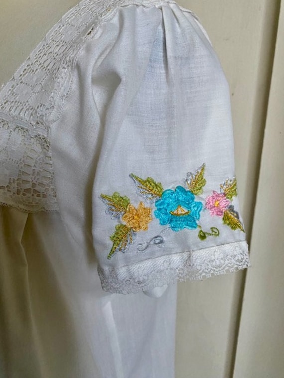 Vintage Floral Embroidered Lace Trim Muumuu House… - image 3