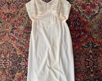 Vintage 1940s Ivory Nylon w Lace and Silk Charmeuse Trim Size Medium