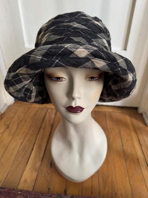 DREA KADILAK Women\'s Classic Style Black Rolled Velvet Edge HAT 6\