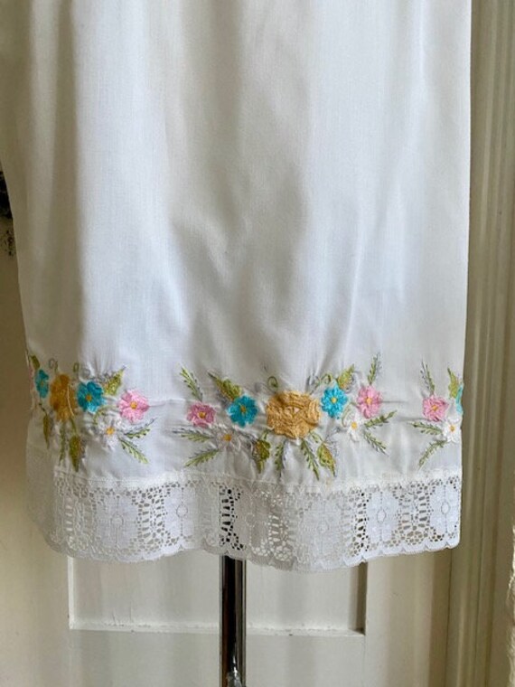 Vintage Floral Embroidered Lace Trim Muumuu House… - image 5