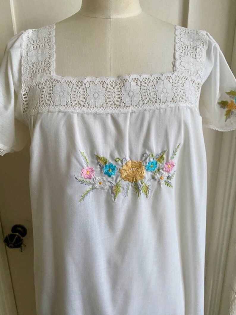 Original Print Purple Muumuu with Elegant Black Lace Trim 8891