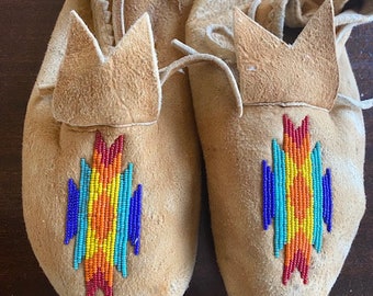 Vintage Native American Navajo Buckskin Hide Beaded Moccasins Womens size 8