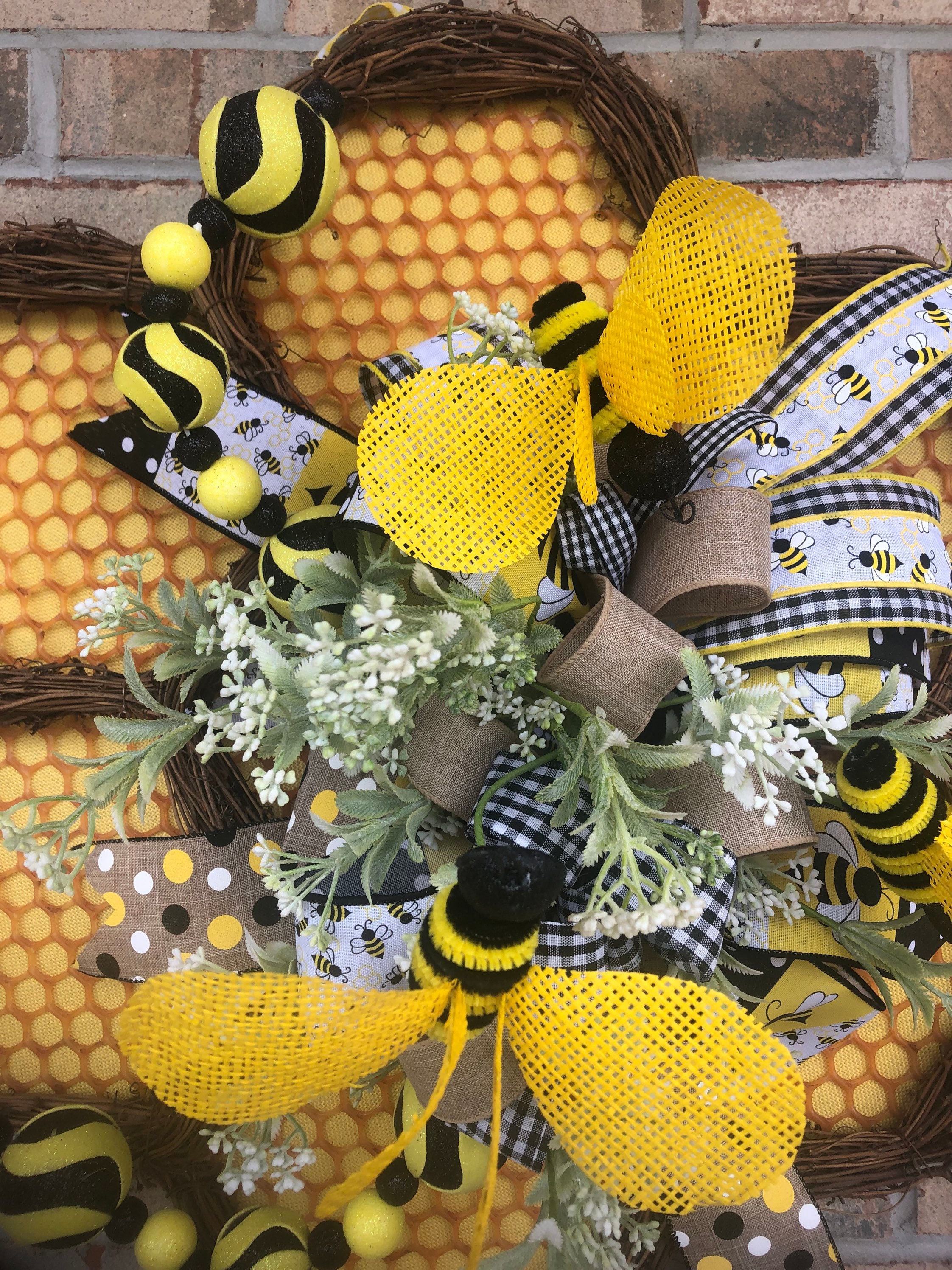 Bees and Honey Comb Front Door Decor. Beekeeper Home Decoration. Honeycomb  Decor. Farmhouse Porch Wreath, Yellow Worker Bees Kitchen Decor 