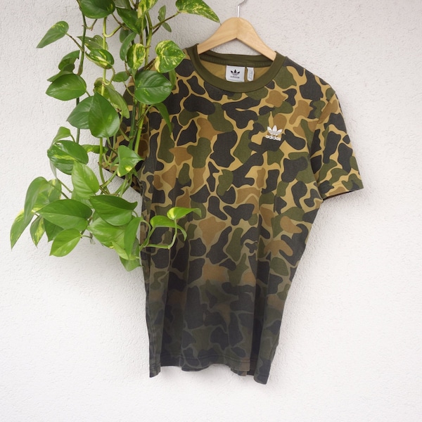 Camouflage Adidas graphic T-Shirt mit Aufstick Gr. M Graphic Tee Camo retro