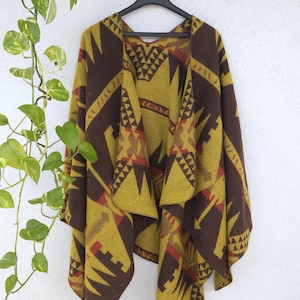 Poncho vintage con motivo azteco, sciarpa marrone da indossare sopra la testa