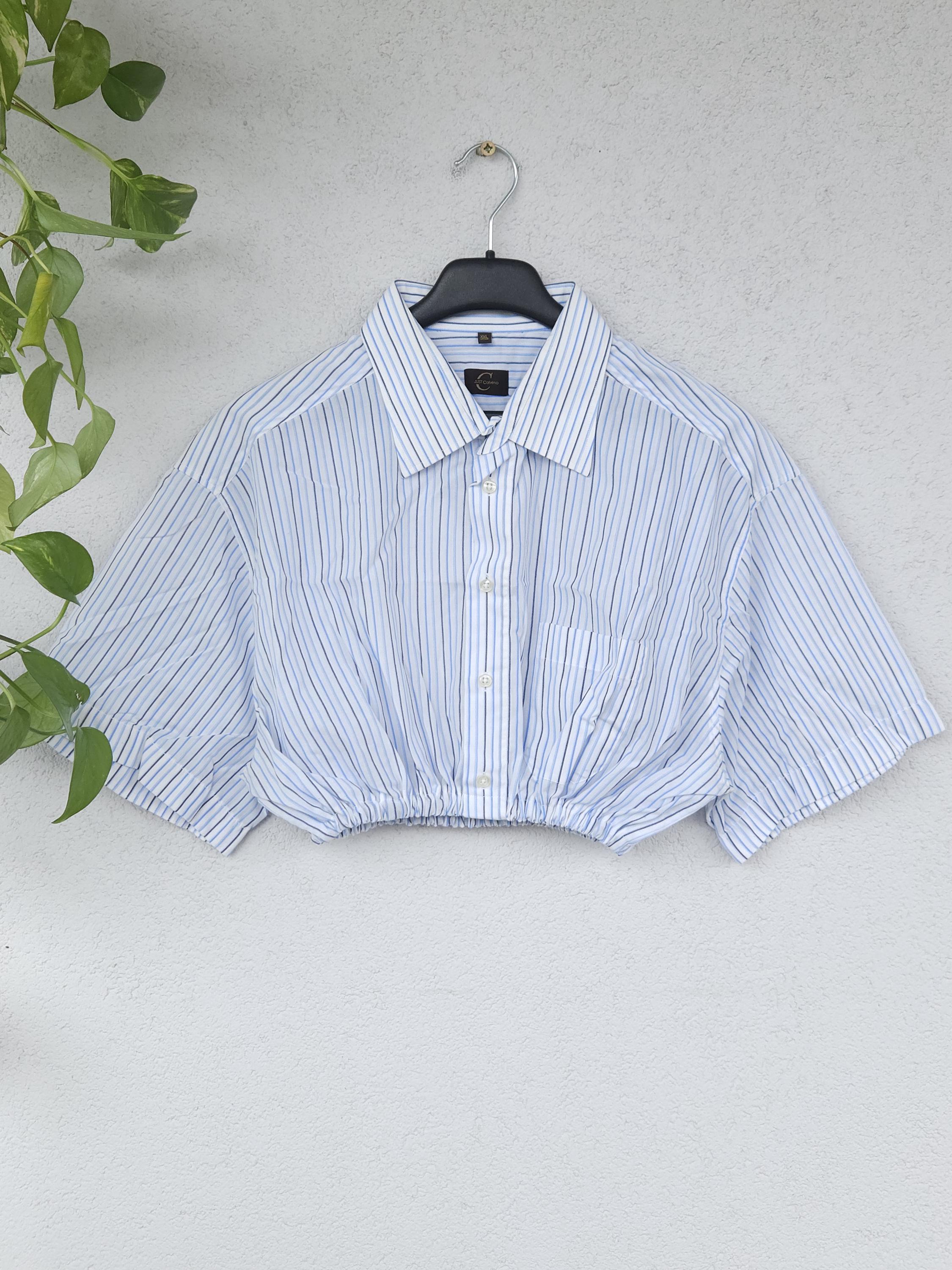 Reworked croptop y2k cropped shirt crop top by Calvino upcycled t-shirt