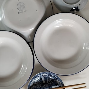 Articles rares en émail chinois vintage des marques bien connues Peacock et Bumper Harvest