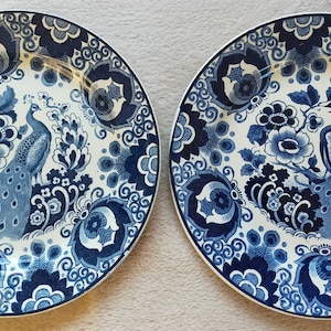 Two gorgeous Dutch collectible plates, decorative plates "Haarlem" Société Céramique Maastricht Holland Delft blue colour