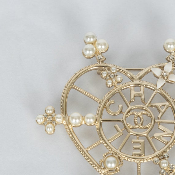 Stunning Chanel CC Heart Shape Pin Brooch With Crystal Pearls