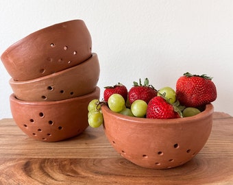 Berry Colander Bowl, Terracotta Pottery Bowl, Handmade in Guatemala, Ceramic Bowl, Artisanal Bowl, Berry Colander, Red Clay Pottery, Barro