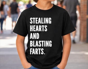 Herzen stehlen und Fürze sprengen Kinder Softstyle Lustiger Witz T-Shirt