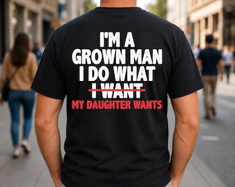 Soy un hombre adulto, hago lo que mi hija quiere. Camiseta divertida con estampado en la espalda.