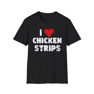 Koszulka z zabawną grafiką Grunge Foodie I Love Chicken Strips z pogrubioną czcionką i czerwonym sercem dla miłośników fast foodów