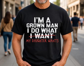 Soy un hombre adulto, hago lo que mi hija quiere. Camiseta divertida para papás.