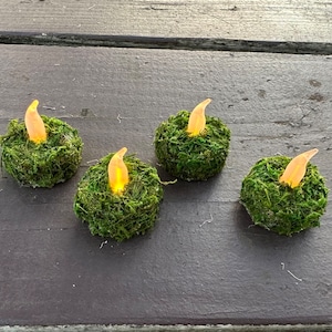 Moos Teelichter, 4er Set. Batterie betrieben mit Ein-Aus Schalter. Moosbedeckte Teelichter für Hochzeit, Party, Duschen, Tischdekoration, Garten.