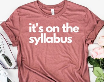 It's On The Syllabus - Teacher Funny Unisex Jersey camiseta de manga corta