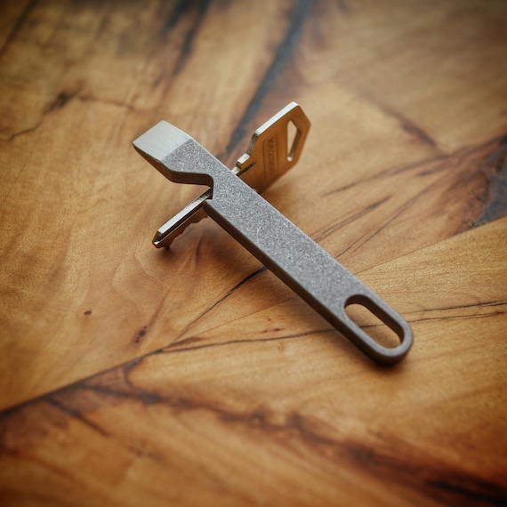 Titanium on sale wrecking bar