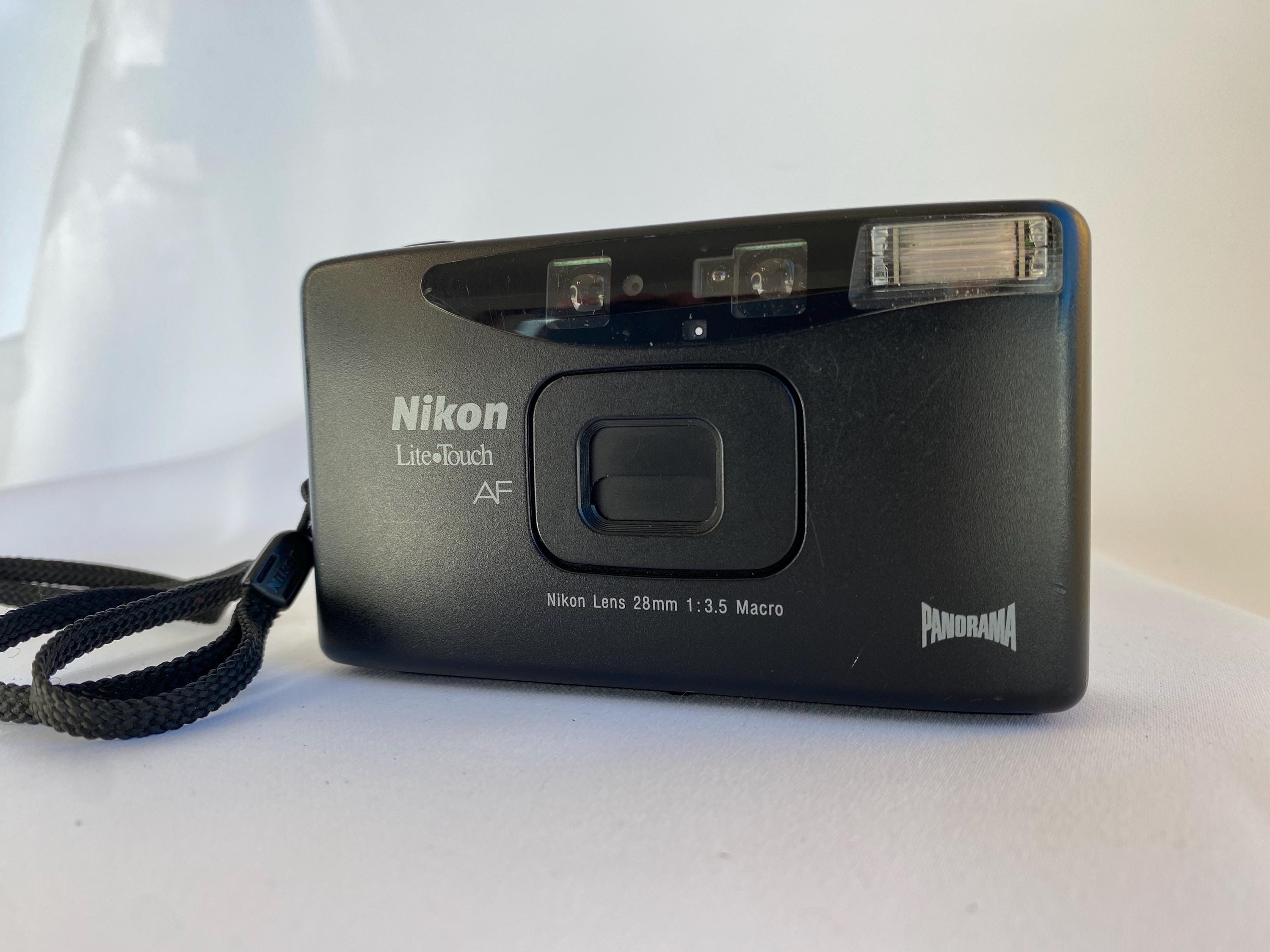 Nikon ニコン　AF600 フィルムカメラ　28mm 1:3.5 Macro Nikon AF600 Black Panorama 35mm Point & Shoot Film Camera