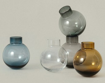 Vase en verre coloré pour fleurs, vase rond pour centre de table soufflé à la main, vase décoratif de couleur minimaliste pour amateur de fleurs, cadeau de pendaison de crémaillère