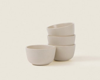 Ensemble de petits bols en céramique blanche coquille d'oeuf, Collection de vaisselle en céramique mate, Vaisselle de bols modernes finis à la main, Ensemble de bols à dessert