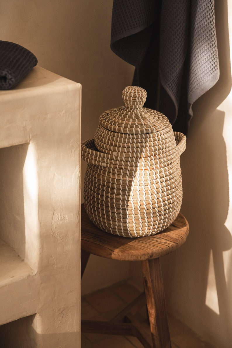 Round Basket with Lid and Handles Storage & Laundry Hamper Handwoven Natural Coiled Seagrass Basket Wicker Basket Tall Basket image 2