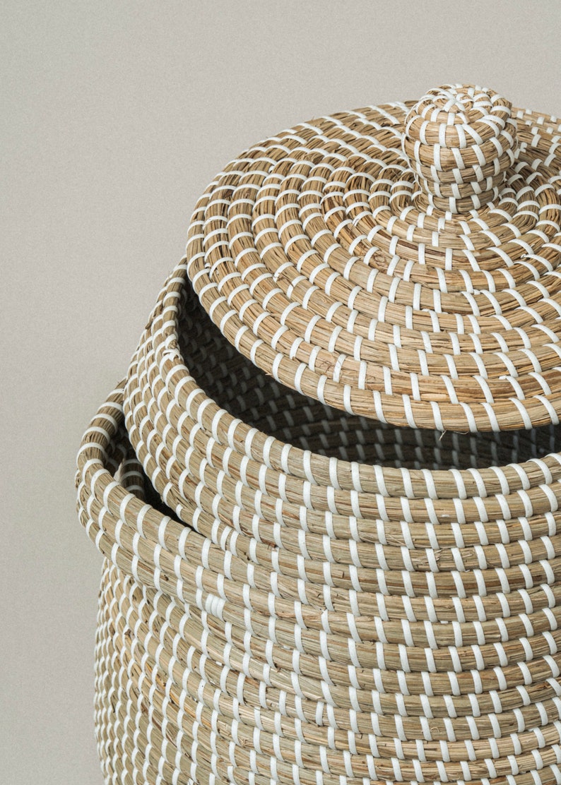 Round Basket with Lid and Handles Storage & Laundry Hamper Handwoven Natural Coiled Seagrass Basket Wicker Basket Tall Basket image 7