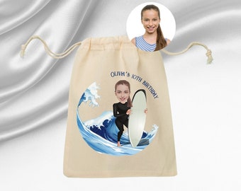 Surfend meisje gepersonaliseerde goodiebag | Gepersonaliseerde goodiebag | Gepersonaliseerde mousseline tas | Personazied draagtas | Aangepaste verjaardagsgunsten