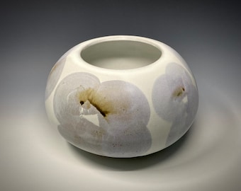 Handgefertigte Keramikschale, Ikebana-Behälter, Blumenvase, einzigartig, radgeworfenes Steinzeug. Glasiert mit lebensmittelechten, ungiftigen Glasuren.